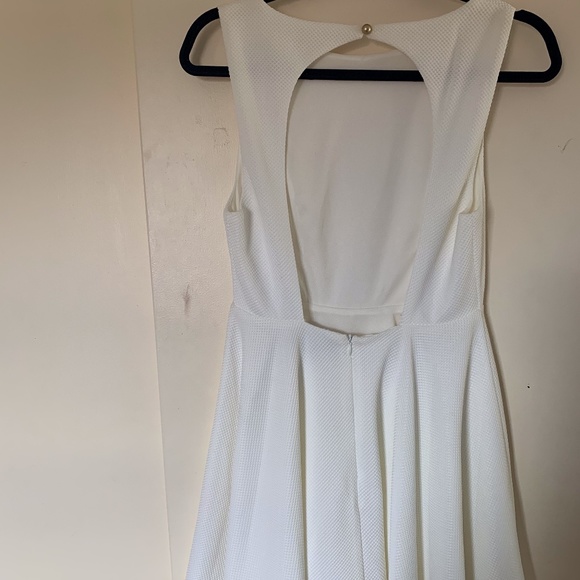 Pretty White Open Back Dress - Picture 4 of 8